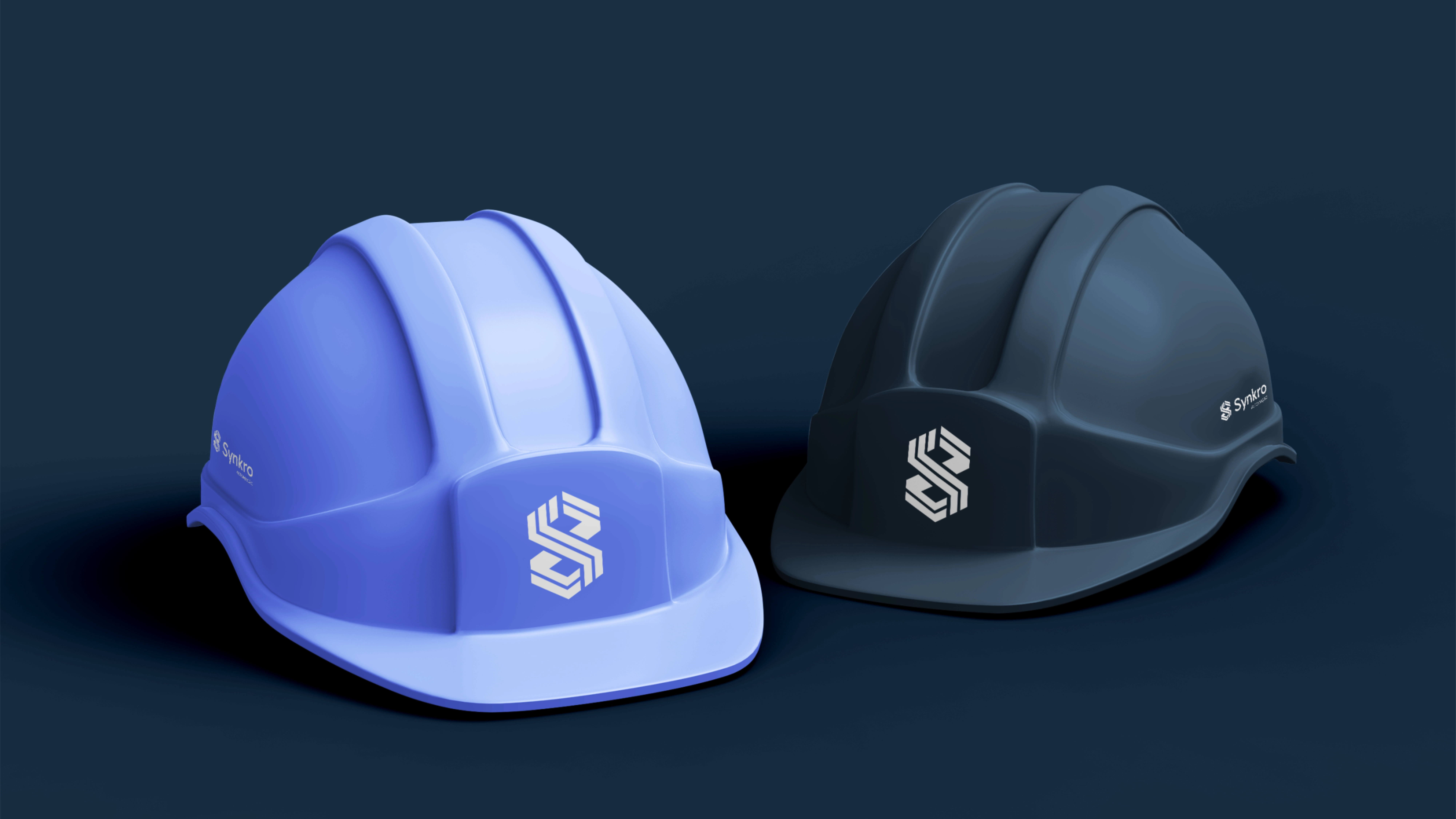 Capacetes com a identidade visual da Synkro Automação